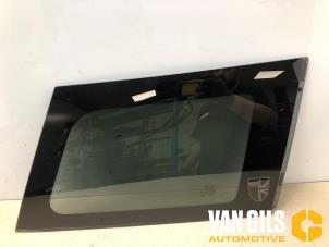 Gebruikte Ruit Extra 4Deurs rechts-achter Mini Countryman (F60) 1.5 12V Cooper Prijs op aanvraag aangeboden door Van Gils Automotive