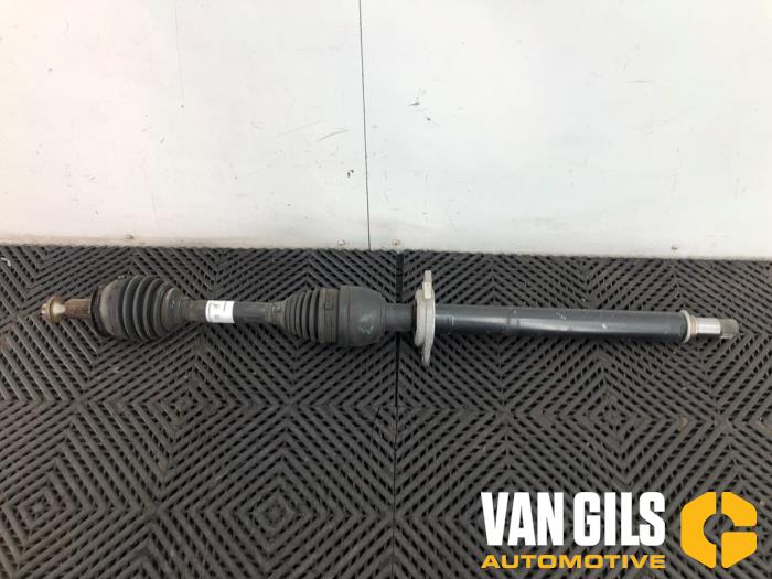 Gebruikte Steekas rechts-voor Mercedes B (W246/W242) 1.6 B-180 BlueEFFICIENCY Turbo 16V Prijs € 299,99 Margeregeling aangeboden door Van Gils Automotive