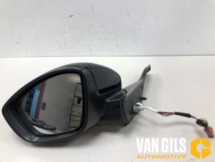 Gebruikte Spiegel Buiten links Peugeot 2008 (CU) 1.2 12V e-THP PureTech 110 Prijs € 125,00 Margeregeling aangeboden door Van Gils Automotive