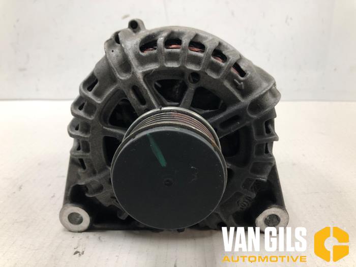 Gebruikte Dynamo Peugeot 2008 (CU) 1.2 12V e-THP PureTech 110 Prijs € 100,00 Margeregeling aangeboden door Van Gils Automotive