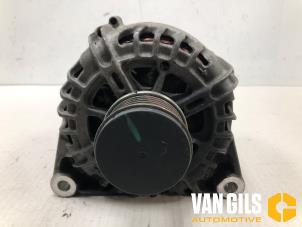 Gebruikte Dynamo Peugeot 2008 (CU) 1.2 12V e-THP PureTech 110 Prijs € 100,00 Margeregeling aangeboden door Van Gils Automotive