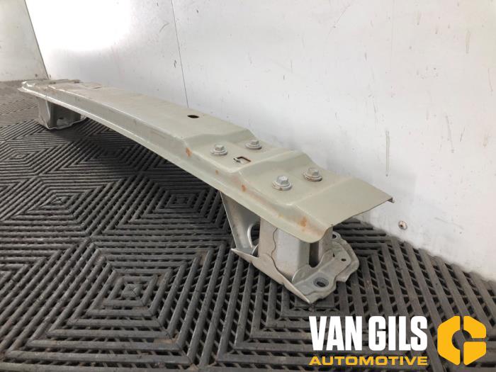 Bumperbalk achter van een Toyota Auris (E15) 1.8 16V HSD Full Hybrid 2012