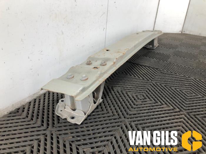 Bumperbalk achter van een Toyota Auris (E15) 1.8 16V HSD Full Hybrid 2012