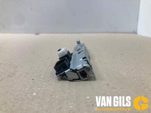 Gebruikte GPS Antenne (diversen) Toyota Prius (ZVW5) 1.8 16V Hybrid Prijs € 30,00 Margeregeling aangeboden door Van Gils Automotive