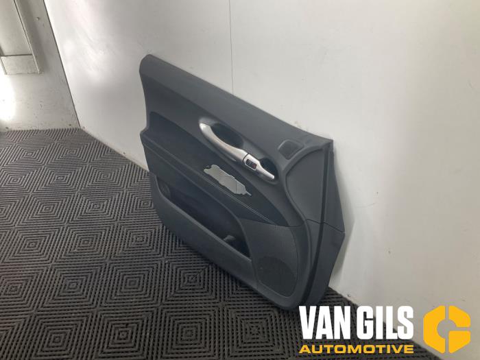 Deurbekleding 4Deurs links-voor van een Toyota Auris (E15) 1.8 16V HSD Full Hybrid 2012