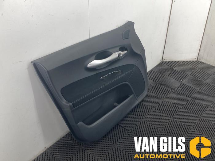 Deurbekleding 4Deurs links-voor van een Toyota Auris (E15) 1.8 16V HSD Full Hybrid 2012