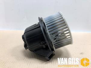 Gebruikte Kachel Ventilatiemotor Citroen C3 Aircross I (2C/2R) 1.2 e-THP PureTech 110 Prijs € 60,00 Margeregeling aangeboden door Van Gils Automotive