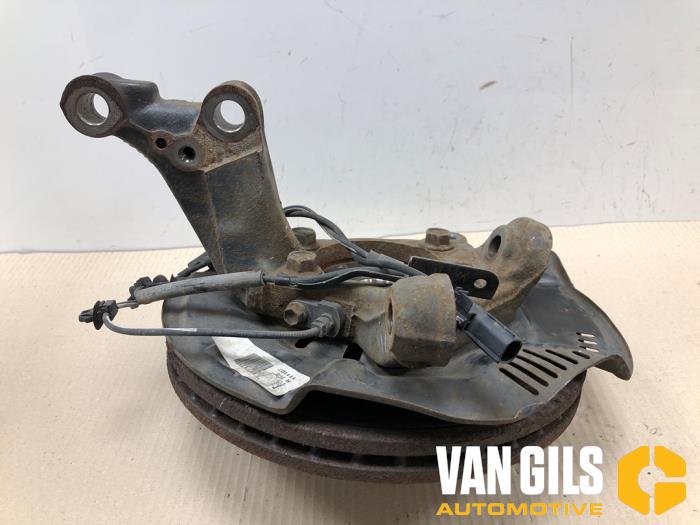 Asschenkel links-voor van een Toyota Auris (E15) 1.8 16V HSD Full Hybrid 2012