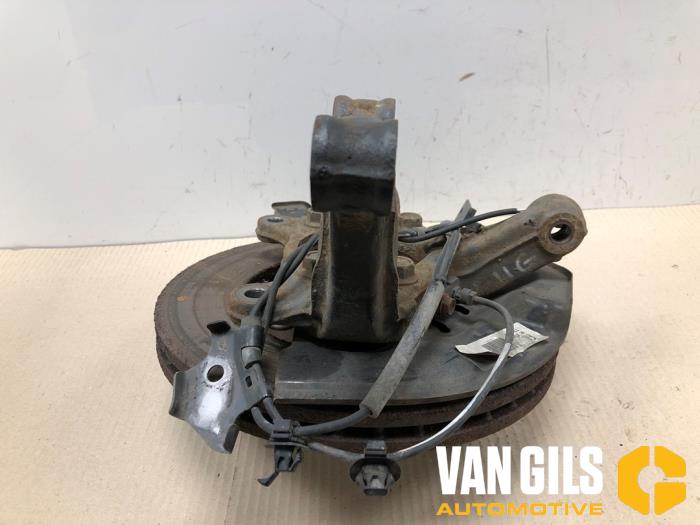 Asschenkel links-voor van een Toyota Auris (E15) 1.8 16V HSD Full Hybrid 2012