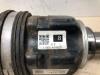 Homokineetas links-voor van een Toyota Auris (E15) 1.8 16V HSD Full Hybrid 2012