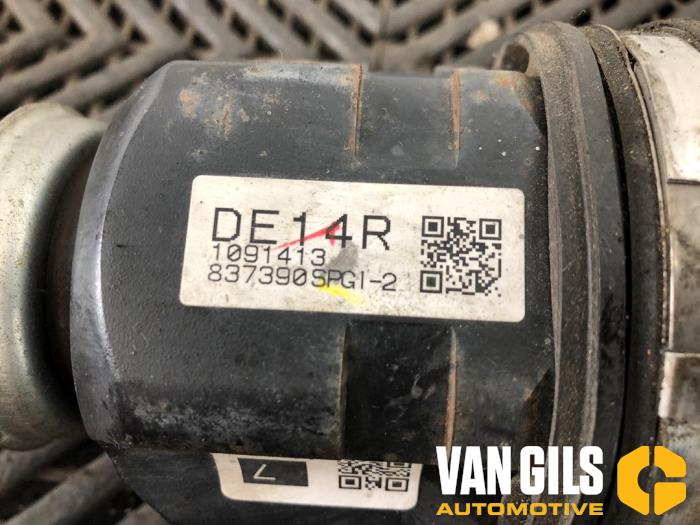 Cardanas rechts-voor (VWA) van een Toyota Auris (E15) 1.8 16V HSD Full Hybrid 2012