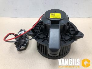 Gebruikte Chaufage Ventilatiemotor Mercedes B (W247) 2.0 B-200d Prijs op aanvraag aangeboden door Van Gils Automotive