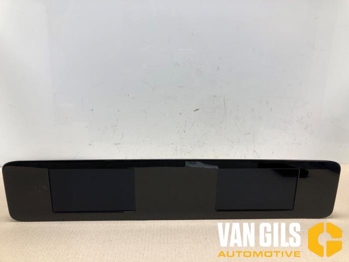 Gebruikte Display Interieur Mercedes B (W247) 2.0 B-200d Prijs € 599,99 Margeregeling aangeboden door Van Gils Automotive