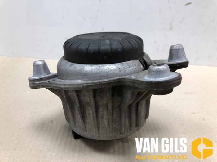 Gebruikte Motorrubber Mercedes E (C238) E-200 2.0 Turbo 16V Prijs € 39,99 Margeregeling aangeboden door Van Gils Automotive