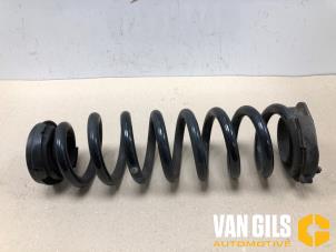 Gebruikte Schroefveer achter Mercedes E (C238) E-200 2.0 Turbo 16V Prijs € 29,99 Margeregeling aangeboden door Van Gils Automotive