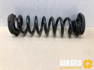 Gebruikte Veerschroef achter Mercedes E (C238) E-200 2.0 Turbo 16V Prijs € 29,99 Margeregeling aangeboden door Van Gils Automotive