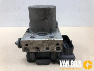 Gebruikte ABS Pomp Volkswagen Crafter 2.0 TDI 16V Prijs op aanvraag aangeboden door Van Gils Automotive