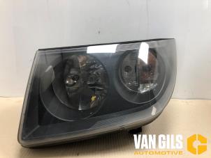 Gebruikte Koplamp rechts Volkswagen Crafter 2.0 TDI 16V Prijs op aanvraag aangeboden door Van Gils Automotive