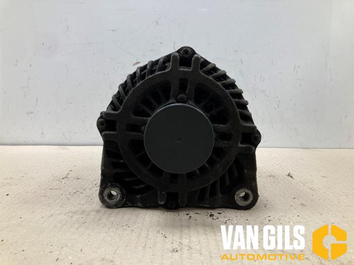 Gebruikte Dynamo Renault Master III (MA/MB/MC/MD/MH/MF/MG/MH) 2.3 dCi 150 16V Prijs op aanvraag aangeboden door Van Gils Automotive