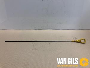 Gebruikte Peilstok Olie Volkswagen Polo VI (AW1) 1.0 TSI 12V Prijs € 29,99 Margeregeling aangeboden door Van Gils Automotive