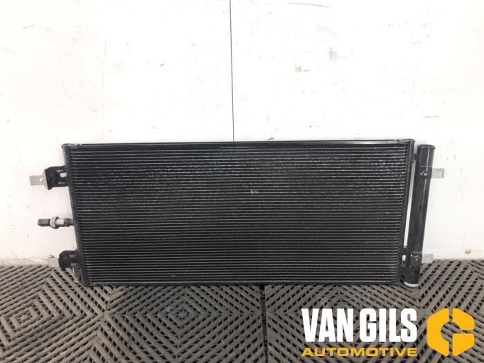 Airco Condensor van een Audi RS 6 Avant (C7) 4.0 V8 TFSI Performance 32V 2016