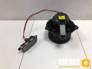 Gebruikte Chaufage Ventilatiemotor Mercedes B (W247) 2.0 B-200d Prijs op aanvraag aangeboden door Van Gils Automotive