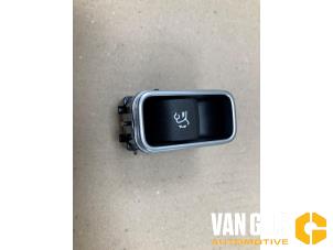 Gebruikte Schakelaar achterklep Mercedes B (W247) 2.0 B-200d Prijs op aanvraag aangeboden door Van Gils Automotive