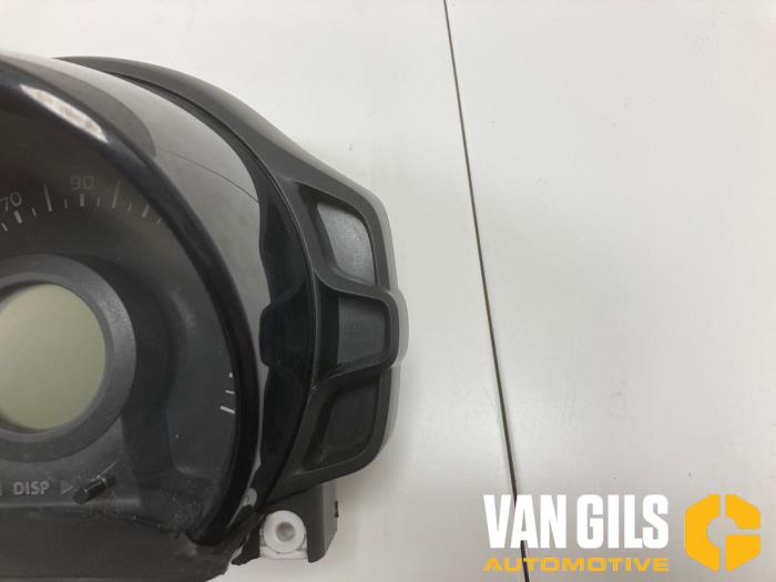 Kilometerteller KM van een Peugeot 108 1.0 12V 2014