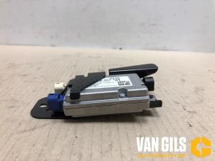 Gebruikte USB module BMW 5 serie (G30) 520i 2.0 TwinPower Turbo 16V Prijs € 49,95 Margeregeling aangeboden door Van Gils Automotive