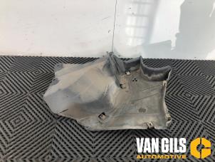 Gebruikte Beschermplaat bodem BMW 5 serie (G30) 520i 2.0 TwinPower Turbo 16V Prijs € 49,95 Margeregeling aangeboden door Van Gils Automotive