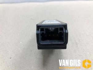 Gebruikte Antenne Versterker Opel Mokka 1.2 Turbo Hybrid 12V Prijs op aanvraag aangeboden door Van Gils Automotive