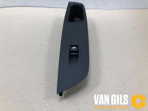 Gebruikte Raam schakelaar elektrisch Opel Mokka 1.2 Turbo Hybrid 12V Prijs op aanvraag aangeboden door Van Gils Automotive