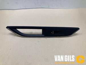 Gebruikte Ruit schakelaar elektrisch Peugeot 3008 II (M4/MC/MJ/MR) 1.6 16V HYbrid 225 Prijs op aanvraag aangeboden door Van Gils Automotive