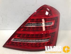 Gebruikte Achterlicht rechts Mercedes S (W221) 3.5 S-350 24V Prijs € 200,00 Margeregeling aangeboden door Van Gils Automotive