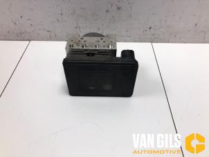 Gebruikte ABS Pomp Peugeot 2008 (CU) 1.2 12V e-THP PureTech 110 Prijs € 300,00 Margeregeling aangeboden door Van Gils Automotive