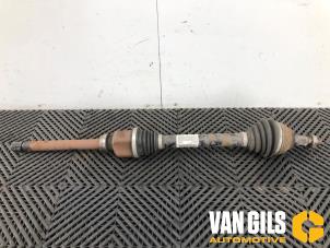 Gebruikte Homokineetas rechts-voor Peugeot 2008 (CU) 1.2 12V e-THP PureTech 110 Prijs € 115,00 Margeregeling aangeboden door Van Gils Automotive