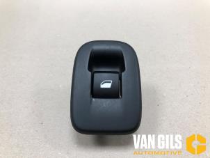 Gebruikte Ruit schakelaar elektrisch Peugeot 2008 (CU) 1.2 12V e-THP PureTech 110 Prijs € 40,00 Margeregeling aangeboden door Van Gils Automotive