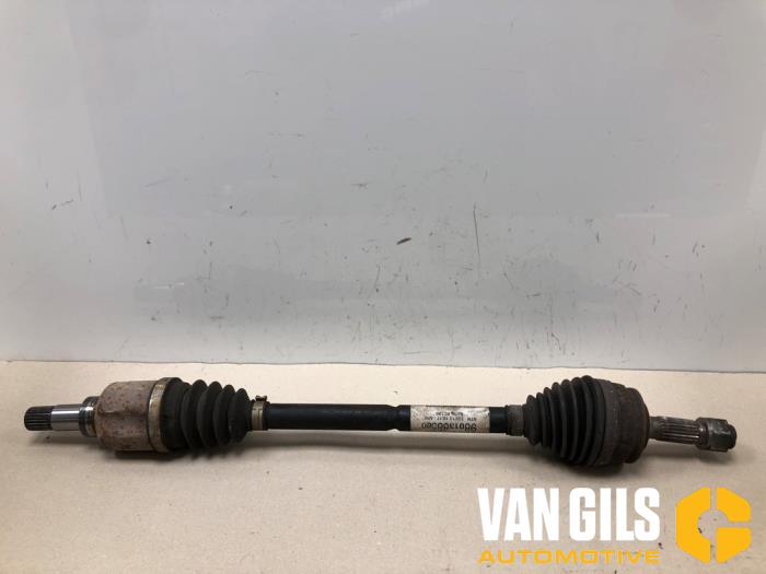 Gebruikte Aandrijfas links-voor Citroen C3 (SC) 1.2 VTi 82 12V Prijs op aanvraag aangeboden door Van Gils Automotive
