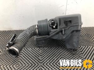 Gebruikte Luchtfilterhuis Opel Astra K 1.4 Turbo 16V Prijs € 60,00 Margeregeling aangeboden door Van Gils Automotive