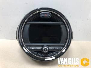 Gebruikte Display Multi Media regelunit Mini Mini (F55) 1.5 12V Cooper Prijs € 499,95 Margeregeling aangeboden door Van Gils Automotive