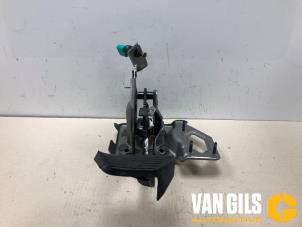 Gebruikte Rempedaal Peugeot 2008 (CU) 1.2 12V e-THP PureTech 110 Prijs € 50,00 Margeregeling aangeboden door Van Gils Automotive