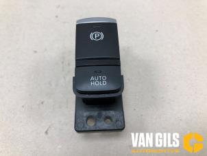 Gebruikte Handrem schakelaar Nissan Juke (F16) 1.6 Hybrid 16V Prijs € 30,00 Margeregeling aangeboden door Van Gils Automotive
