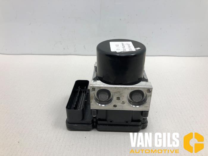 Gebruikte ABS Pomp Ford Focus 3 Wagon 1.0 Ti-VCT EcoBoost 12V 125 Prijs € 100,00 Margeregeling aangeboden door Van Gils Automotive