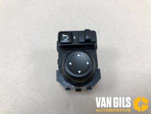 Gebruikte Spiegel Schakelaar Nissan Juke (F16) 1.6 Hybrid 16V Prijs € 30,00 Margeregeling aangeboden door Van Gils Automotive