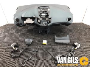 Gebruikte Airbag set + dashboard Ford Fiesta 6 (JA8) 1.25 16V Prijs op aanvraag aangeboden door Van Gils Automotive