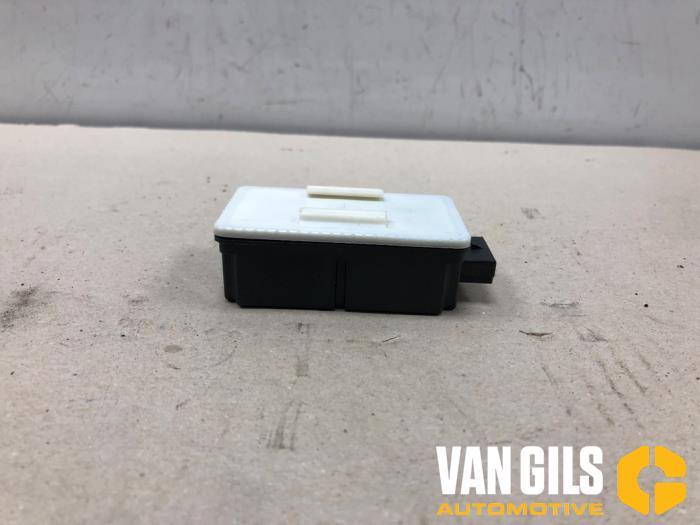 Gebruikte Bandenspanning module Tesla Model 3 Long Range, Performance AWD Prijs € 45,00 Margeregeling aangeboden door Van Gils Automotive