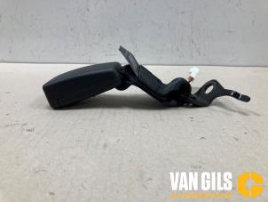 Gebruikte Veiligheidsgordel Insteek midden-achter BMW 5 serie (G60) 530e 2.0 TwinPower Turbo 16V Prijs op aanvraag aangeboden door Van Gils Automotive