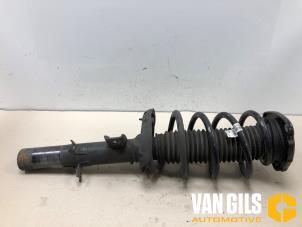 Gebruikte Schokdemperpoot links-voor Volvo XC40 (XZ) Recharge 70 kWh Prijs € 175,00 Margeregeling aangeboden door Van Gils Automotive