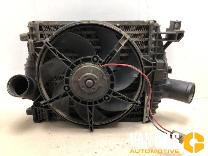 Gebruikte Intercooler Mercedes V (638.2) V-220 2.2 CDI 16V Prijs op aanvraag aangeboden door Van Gils Automotive