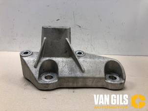 Gebruikte Motorsteun Volvo XC40 (XZ) Recharge 70 kWh Prijs € 50,00 Margeregeling aangeboden door Van Gils Automotive